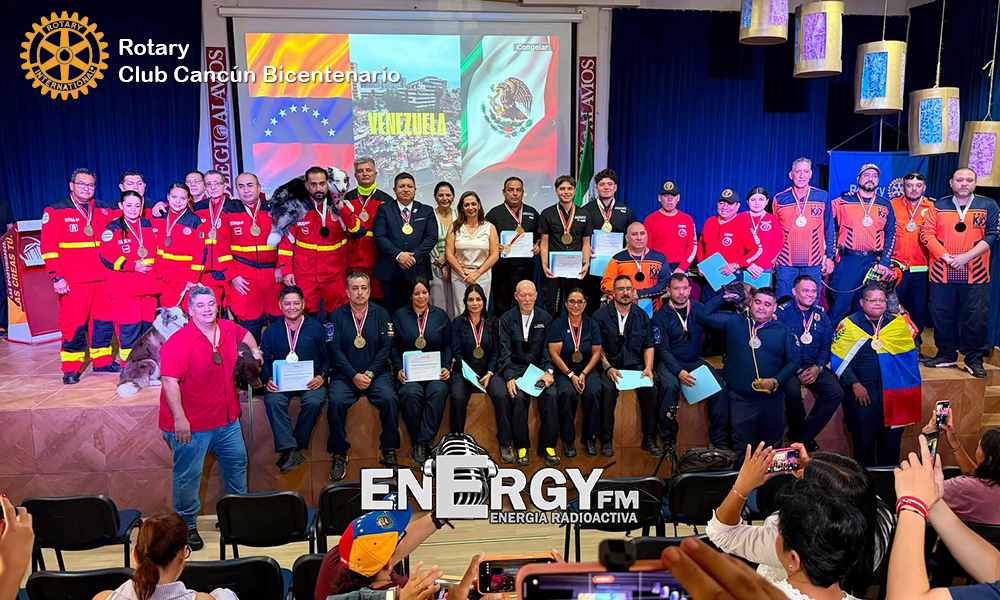 Club Rotario Cancu Bicentenario, entrega medallas al valor a rescatistas mexicanos en el sismo de Venezuela.